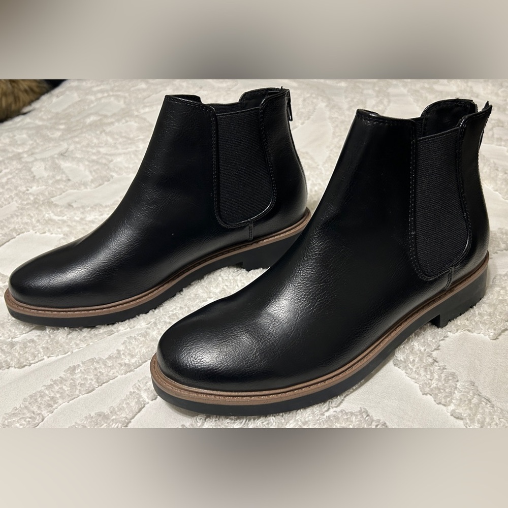 ESPRIT ankle boot. Black Size 8.5. Brand new, never worn